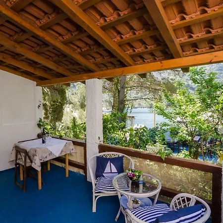 Vera - One-bedroom With Terrace And Sea View Rea Апартаменты *