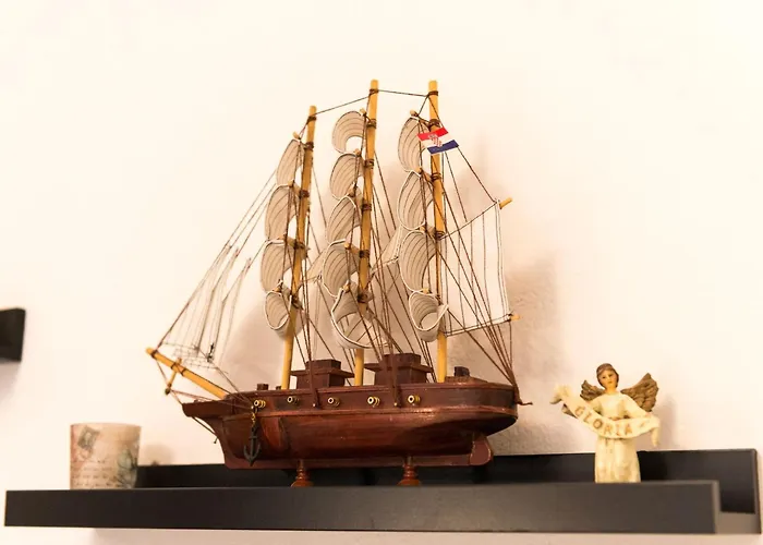 Vera - One-bedroom With Terrace And Sea View Rea Apartamento *